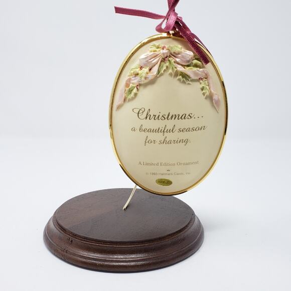 1993 Hallmark Sharing Christmas Limited Edition Keepsake Holiday Ornament. - Picture 8 of 8